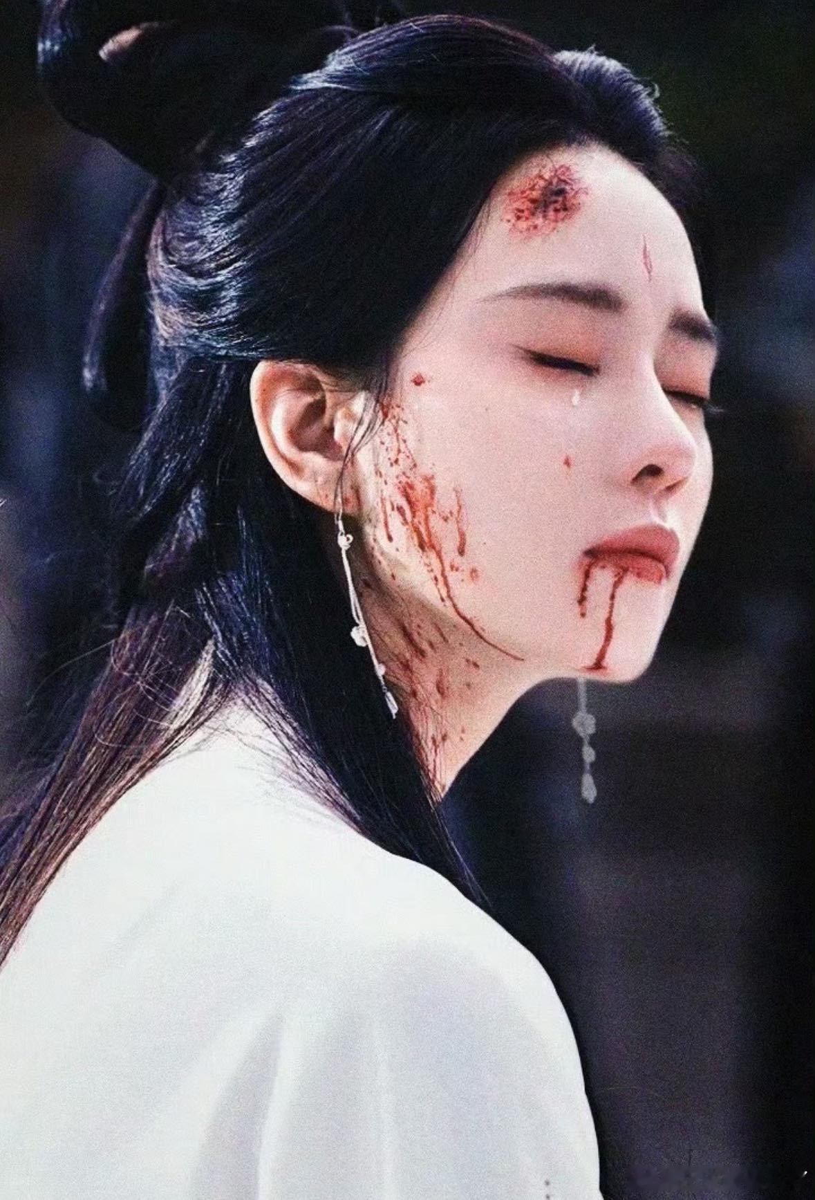 刘诗诗演员路专给自己上强度 刘诗诗的演员路从来都不靠运气，全靠自己给自己上强度，