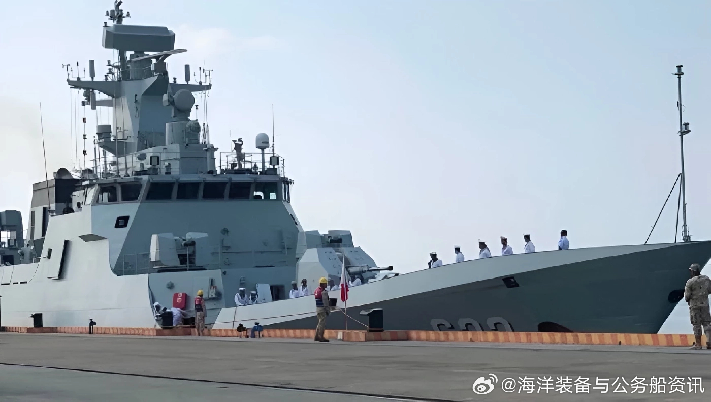 中国军品遍布世界 【柬埔寨】当地时间4月4日上午10时许，由中国建造的柬埔寨海军