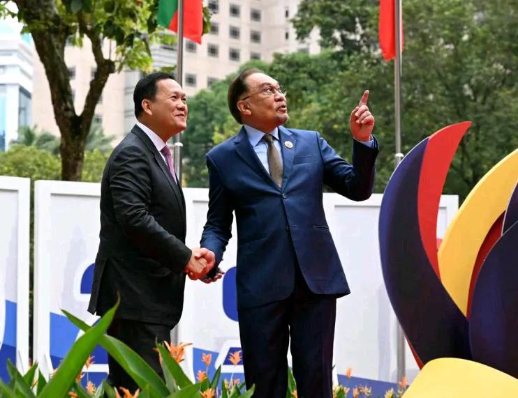 柬埔寨首相洪马内7月27日晚上在社交媒体平台发文说，他将率领柬埔寨代表团前往马来
