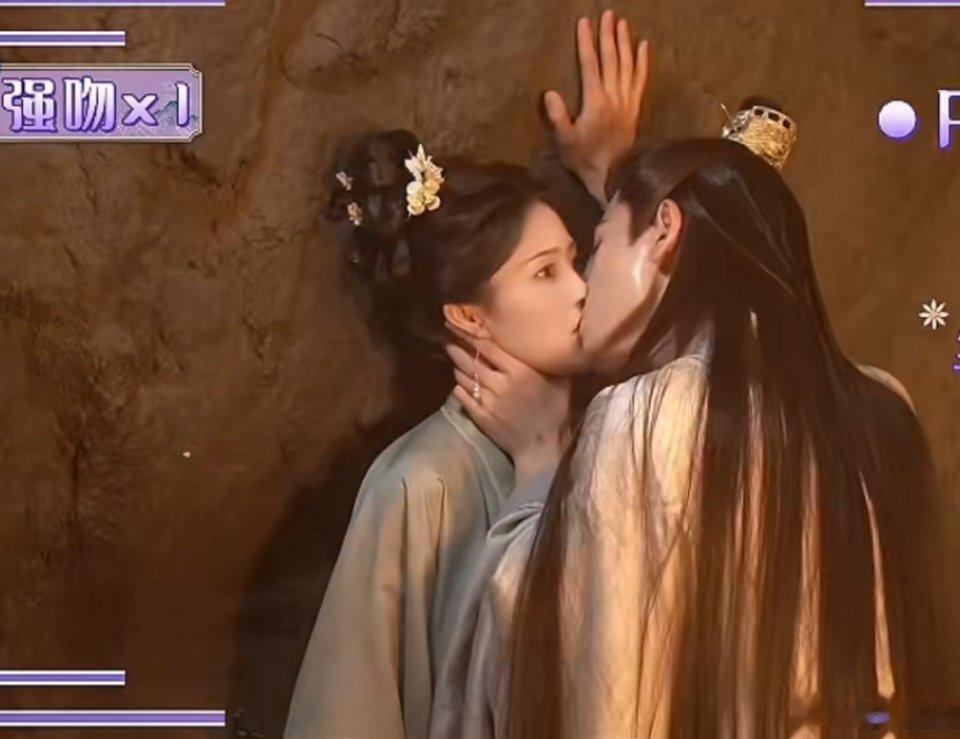 #白鹿张凌赫NG22次的吻#我真的好磕！！！磕疯了，这亲亲，不要把嘴放下来给我粘