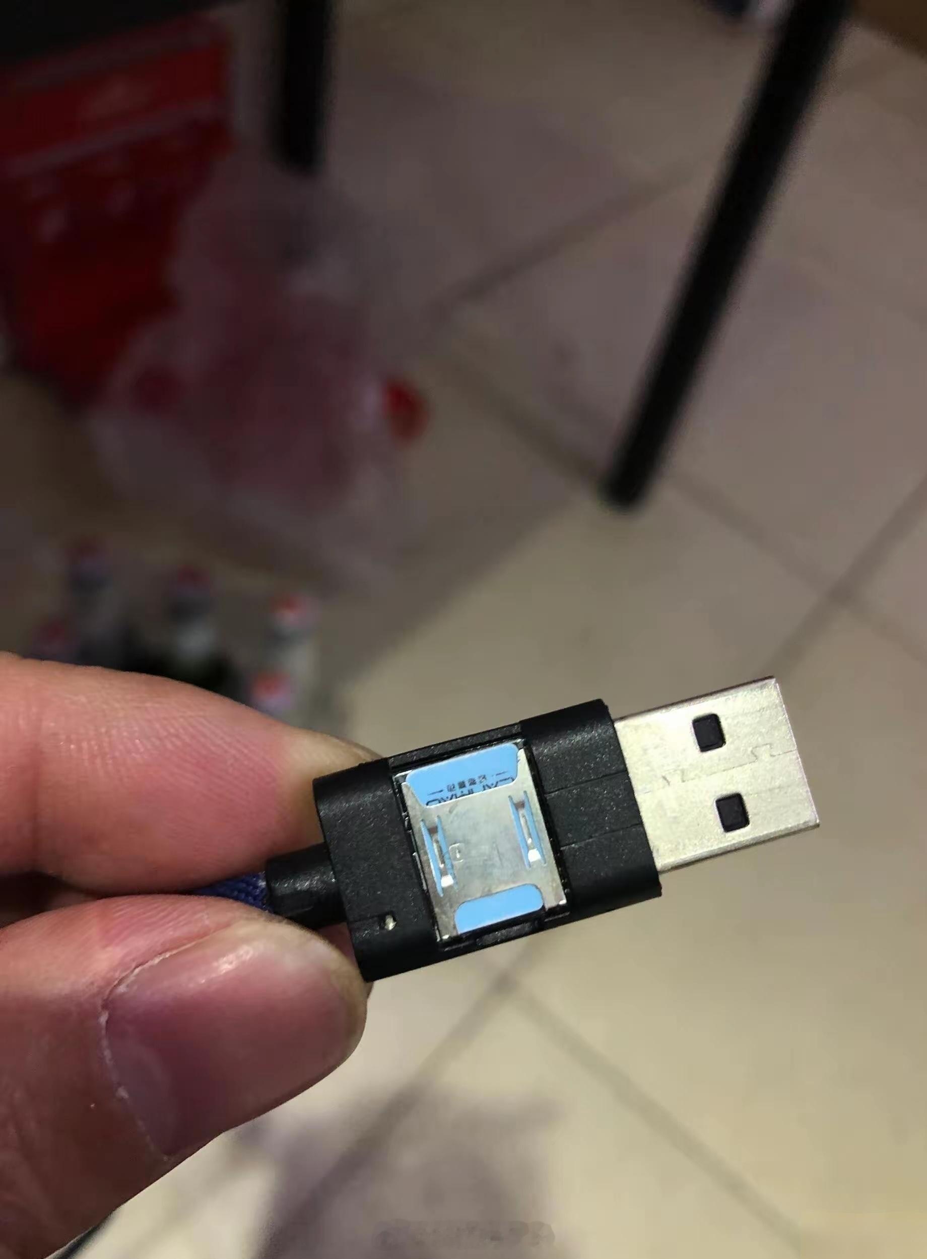 数据线竟然暗藏SIM卡模块，这是偷盗机密的吗 ​​​