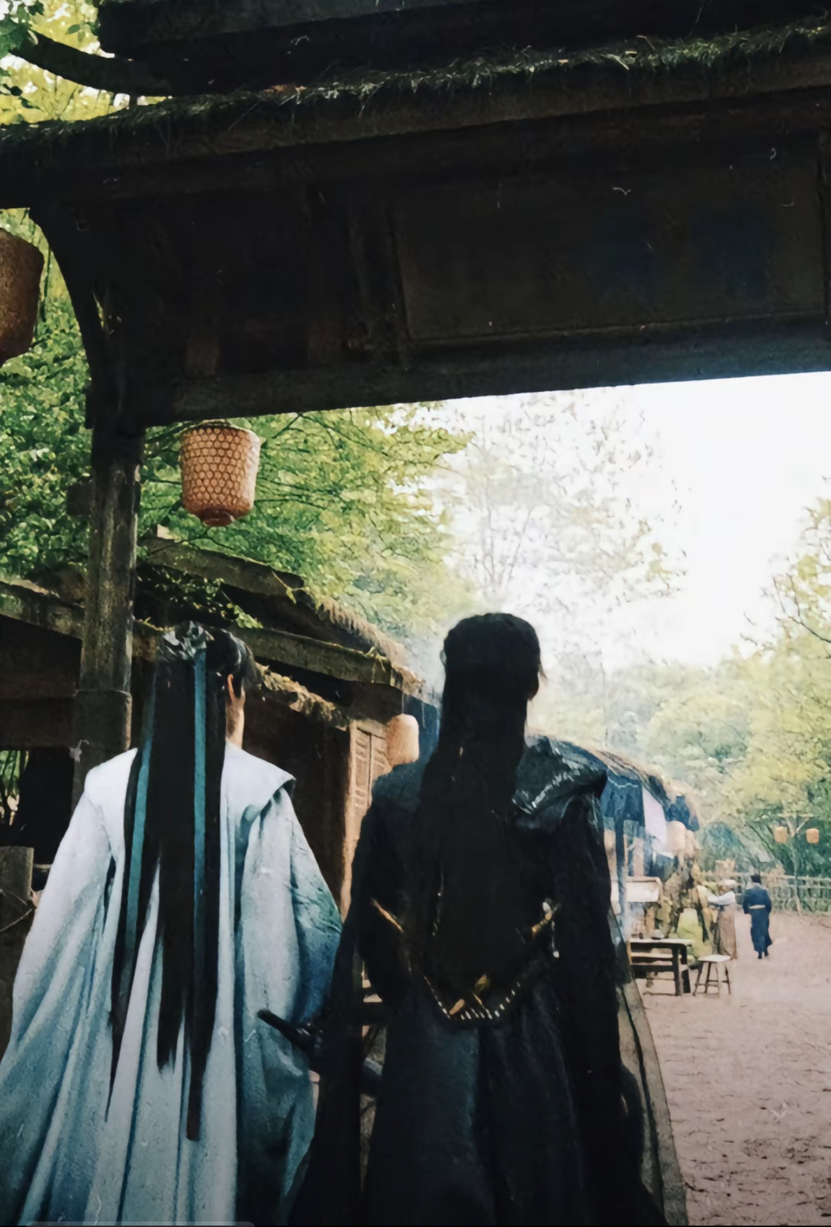 馋很久的油豆腐 第一块先夹给了苏暮雨…想尝尝桂花糕什么味道 也先给苏暮雨尝…苏昌