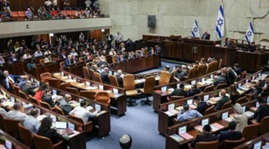 活久见！开会投票还得时刻提着心，警报一响，所有人立马放下手头的事逃命，躲完危险再