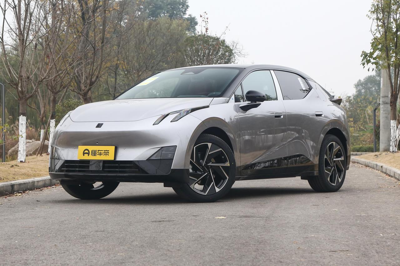 影片中的真实赛车倒底是什么样？
主角的战车是基于国产 A3 Sportback 