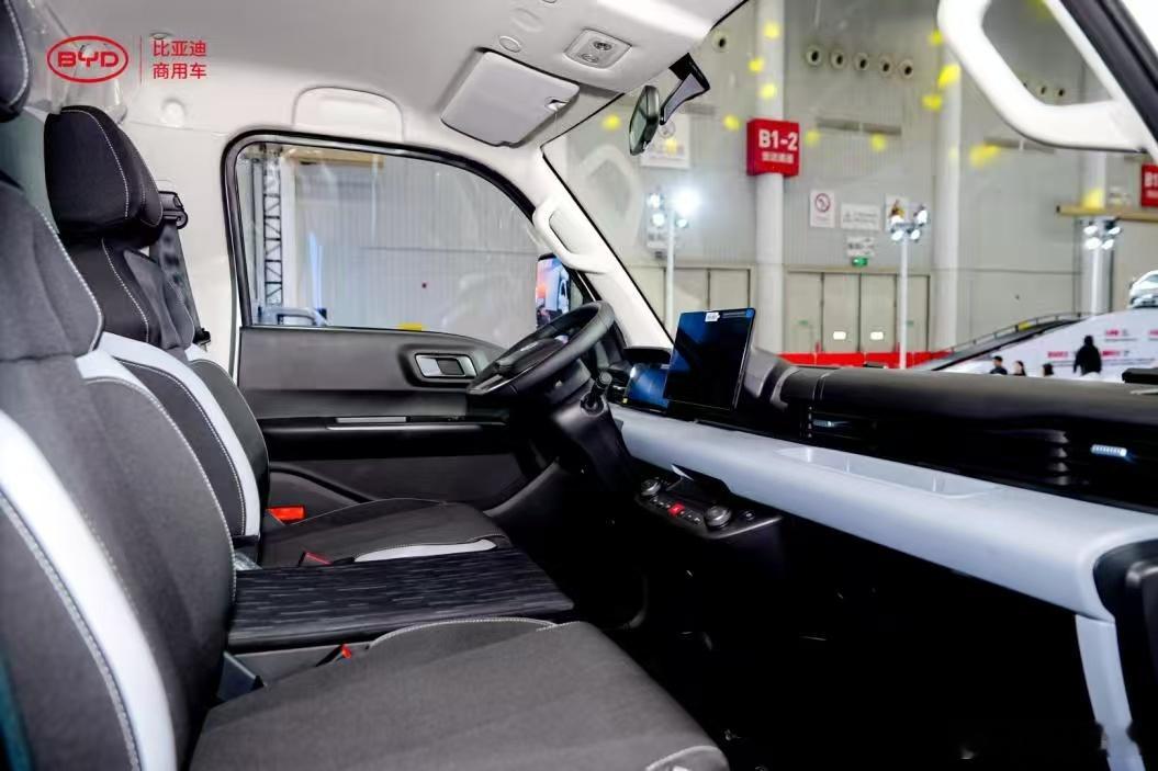 【比亚迪轿卡T4重磅发布！9.58万首发价格携6大权益重构城配新体验】11月13