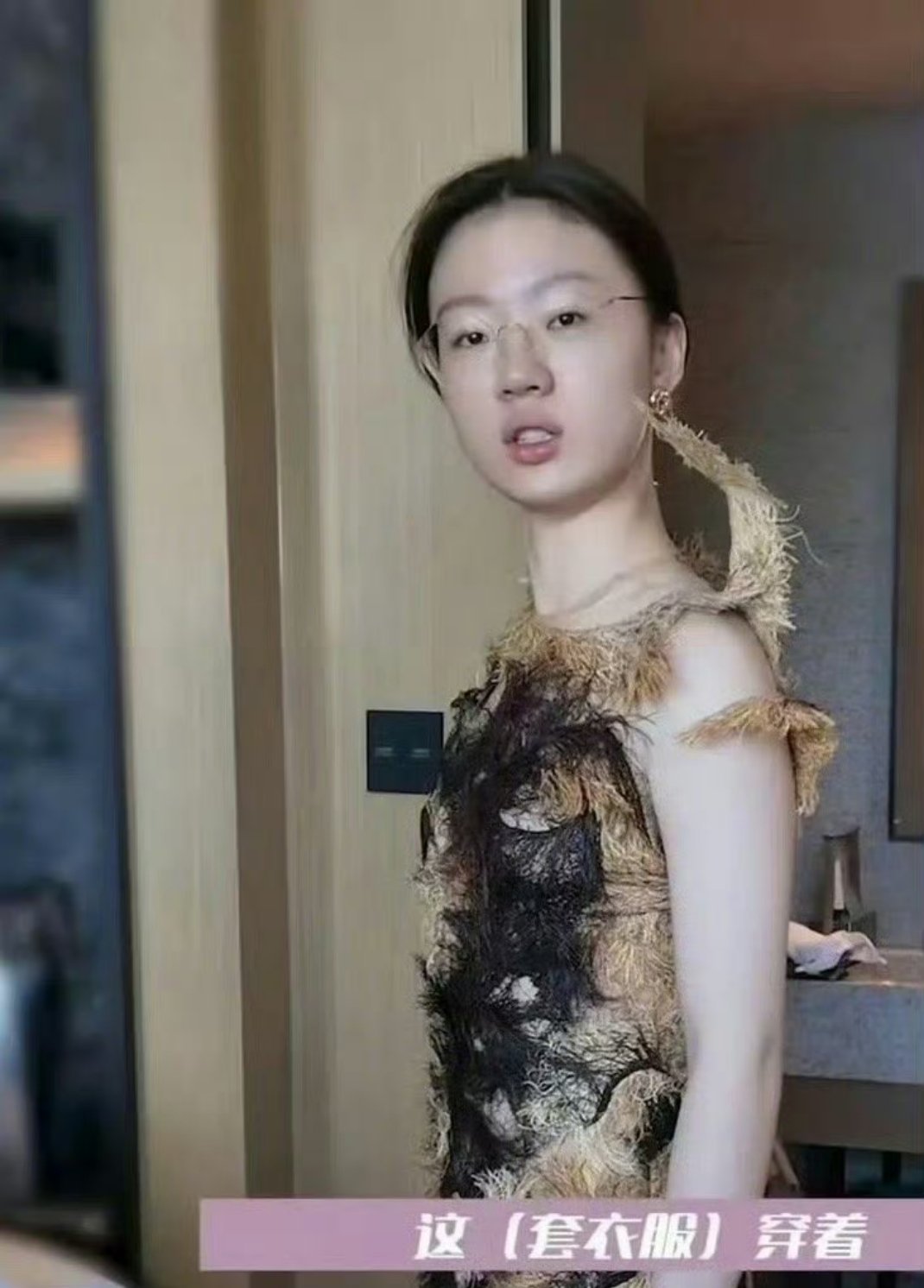 单依纯大方展示素颜 素颜就是女大学生的样子诶～歌唱的好就可以啊！ ​​​
