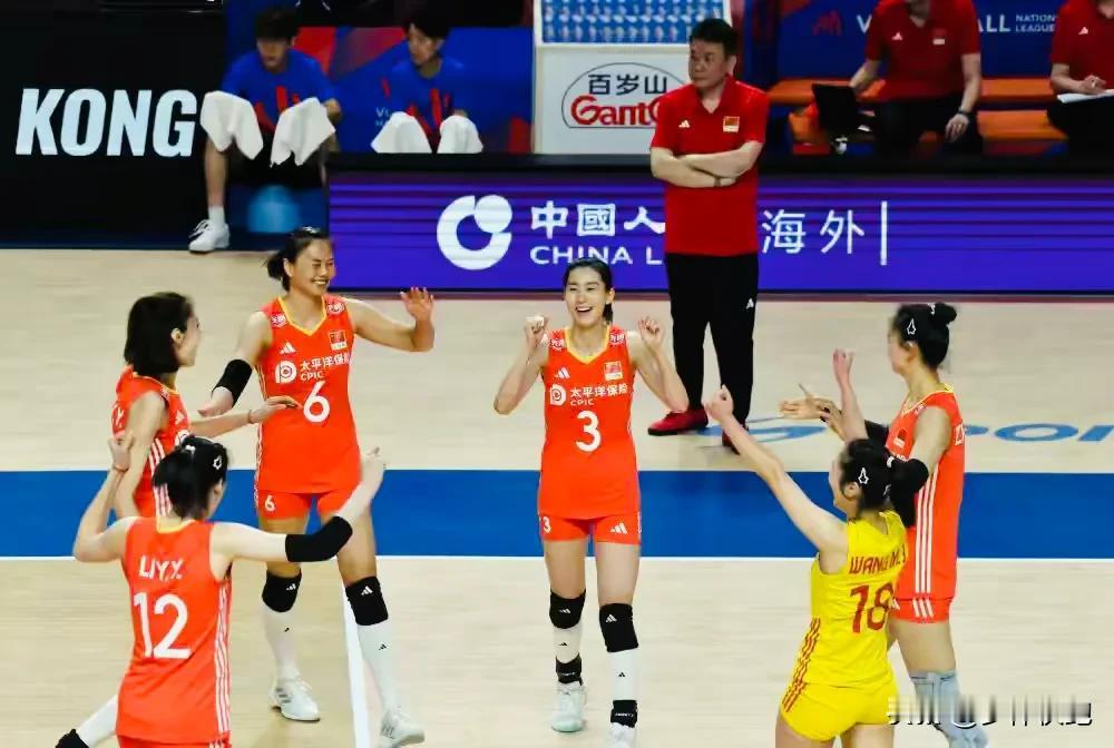 中国女排部分主力回福建漳州训练基地调整加训练，其他队员和在漳州训练基地的部分队员