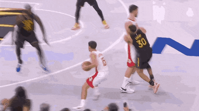 哈哈哈哈哈哈哈哈库里和这条狗怎么一模一样？ 