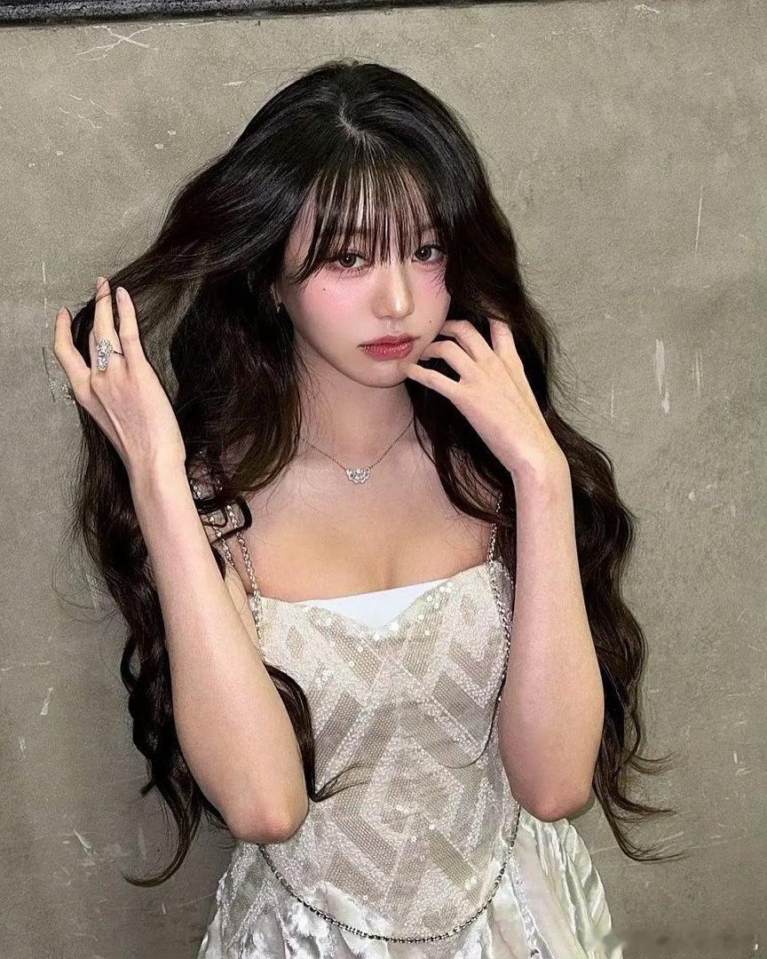 很惋惜的张元英审美完全被套6带跑偏了24年之前一直是纤细少女漫身材，虽然一直被诟