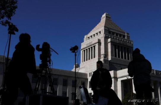 又一日本人，携刀闯关！
4月20号，一男子欲进入东京参设院议员会馆，也就是参议员