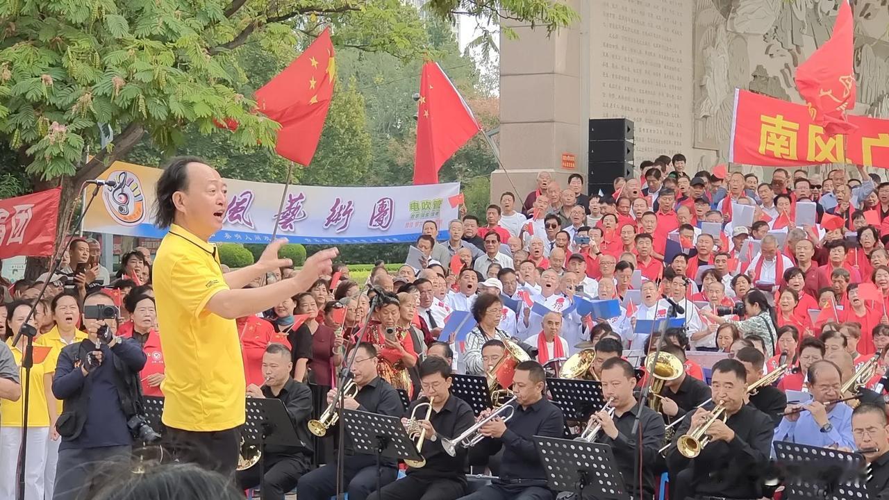  #运城# 9月28日，山西运城南风广场，千人歌会，歌唱祖国，庆祝共和国75周年