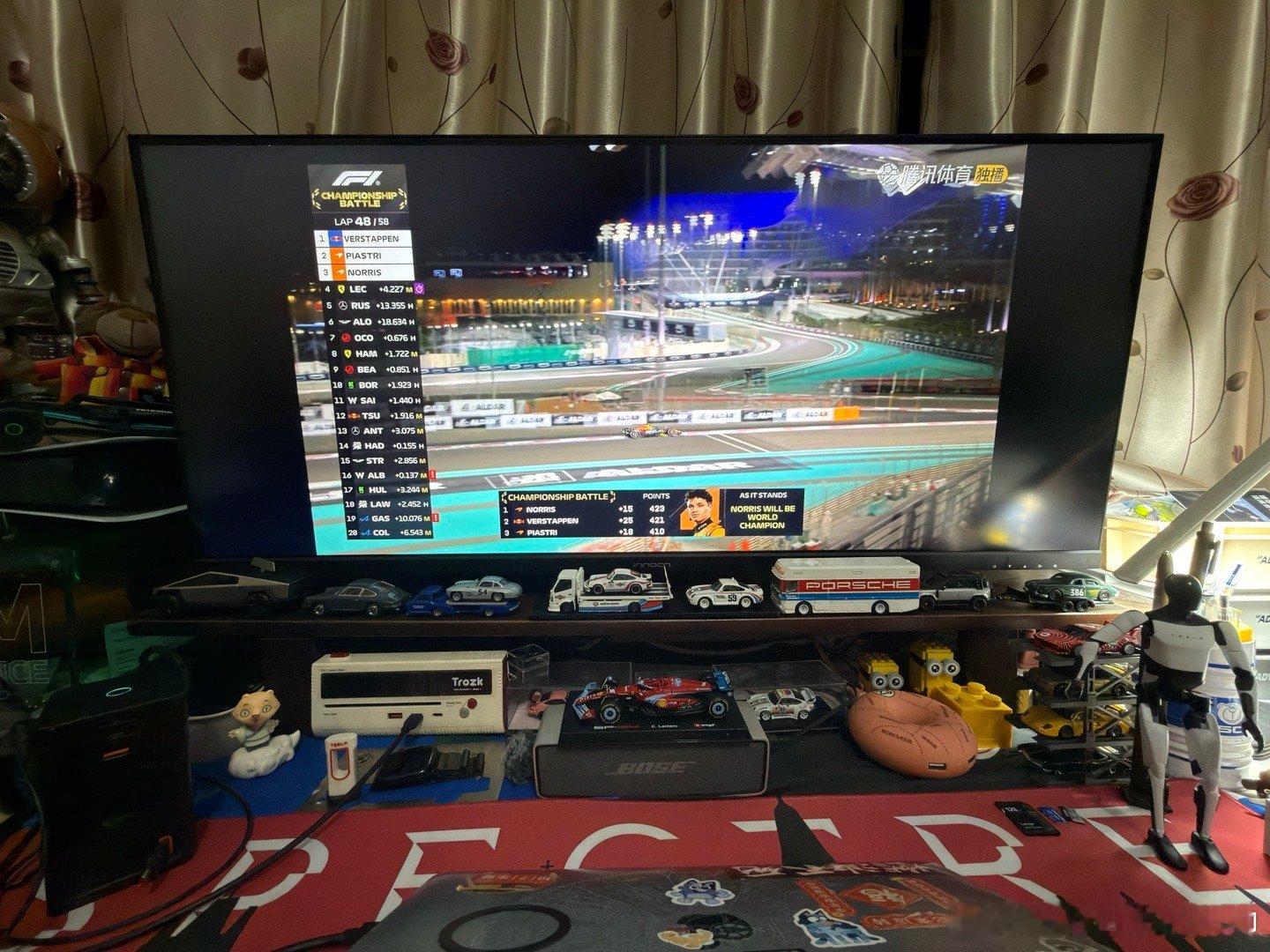 好久没有看到这么热血的F1了，前三来争世界冠军！还有18圈，诺里斯第三，估计稳了