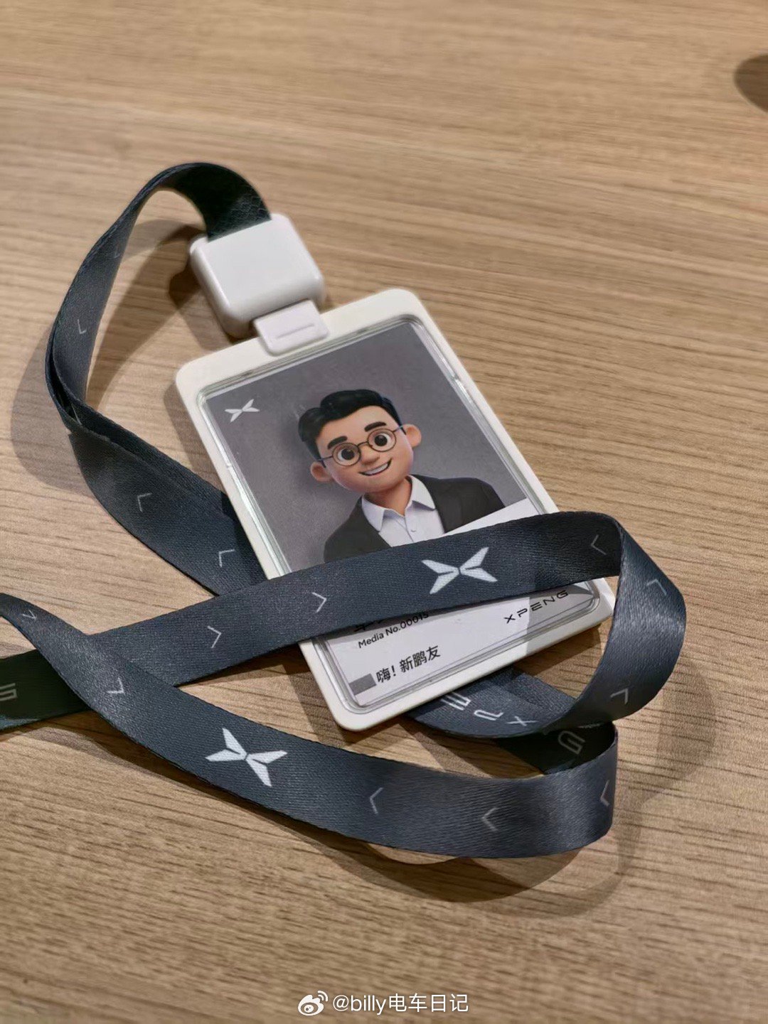 大家好，这是我在小鹏新总部的第一天，和第一顿饭，那个腰花是AI炒的。小鹏科技日 