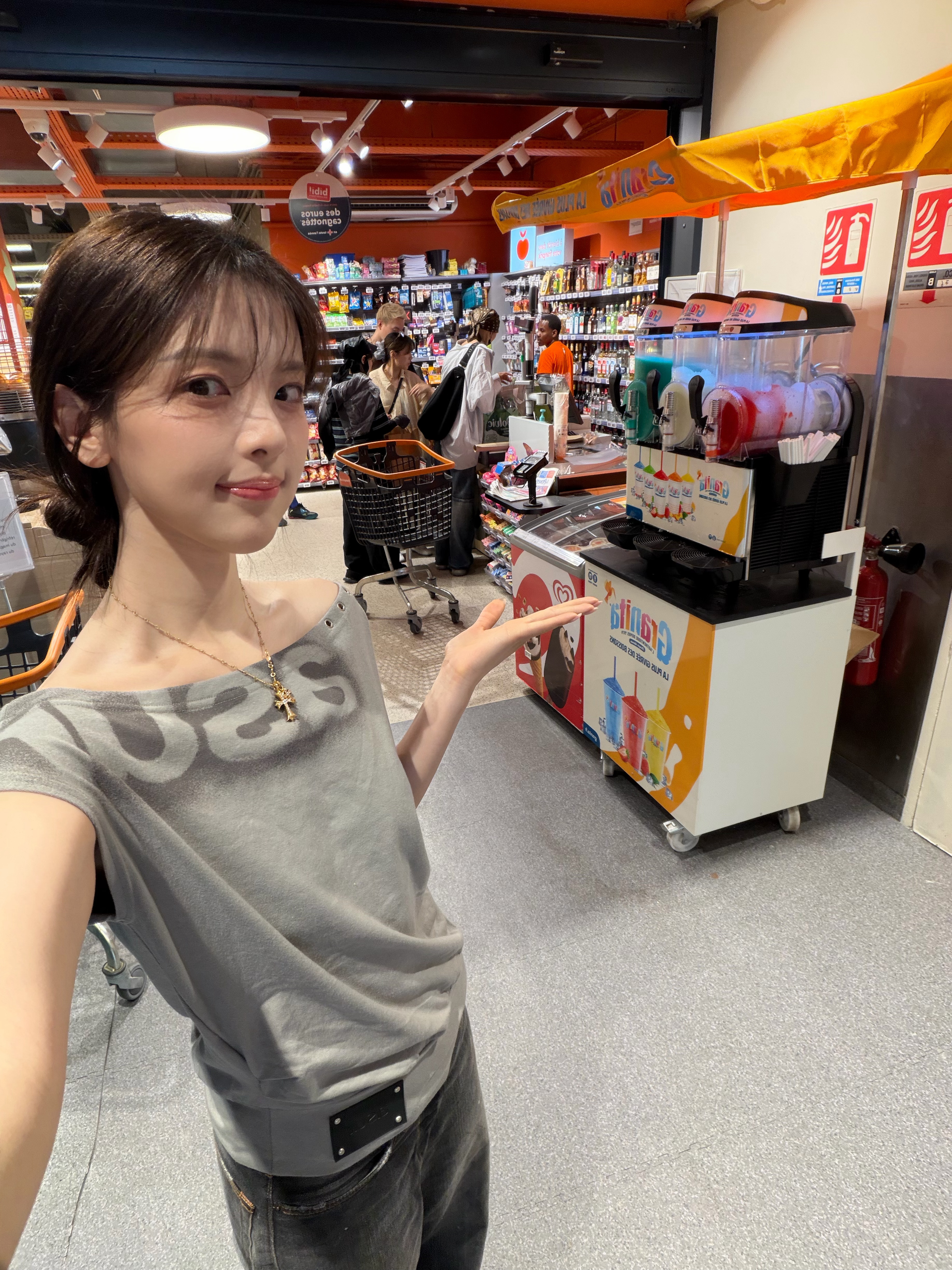 我天呢，杨超越瘦成纸片了 