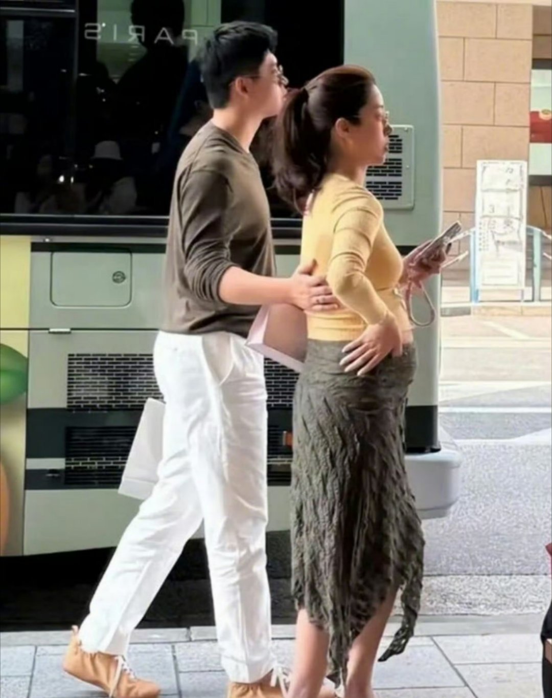 杨采钰官宣当妈恭喜当妈妈啦  还是要照顾好自己身体哦 ​​​