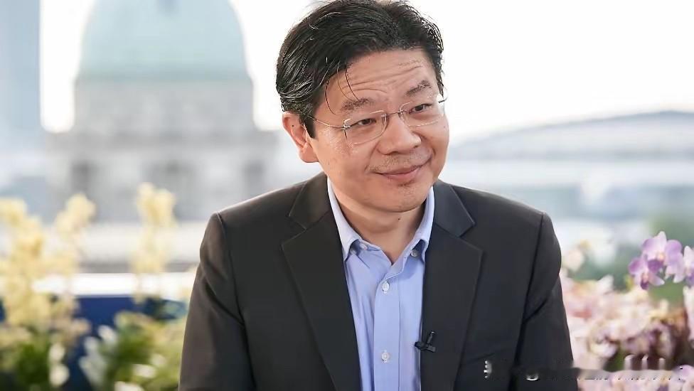 中美起冲突，新加坡挺美国。中日起冲突，新加坡挺日本。中菲起冲突，新加坡挺菲。中印