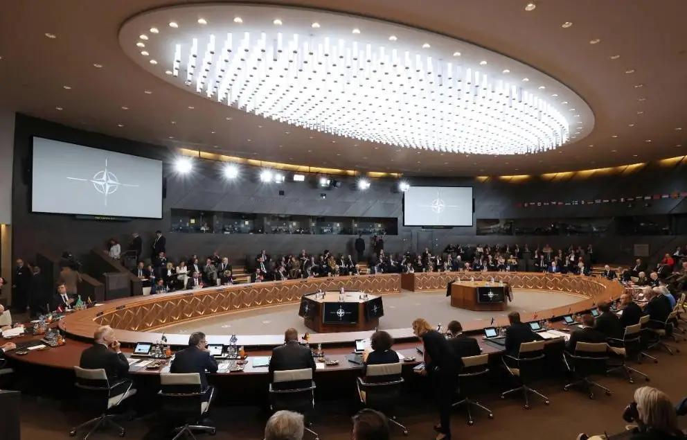 美国大使在布拉格点名捷克“令人失望”，巴比什一句话顶回去：医院还要开！

9月1