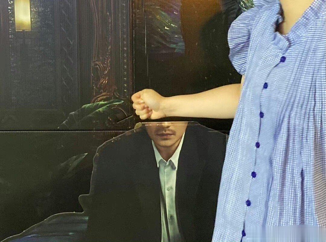 #朱一龙的头为什么是歪的#哈哈哈哈哈哈哈笑死了，观众看完电影出来都要锤一下朱一龙