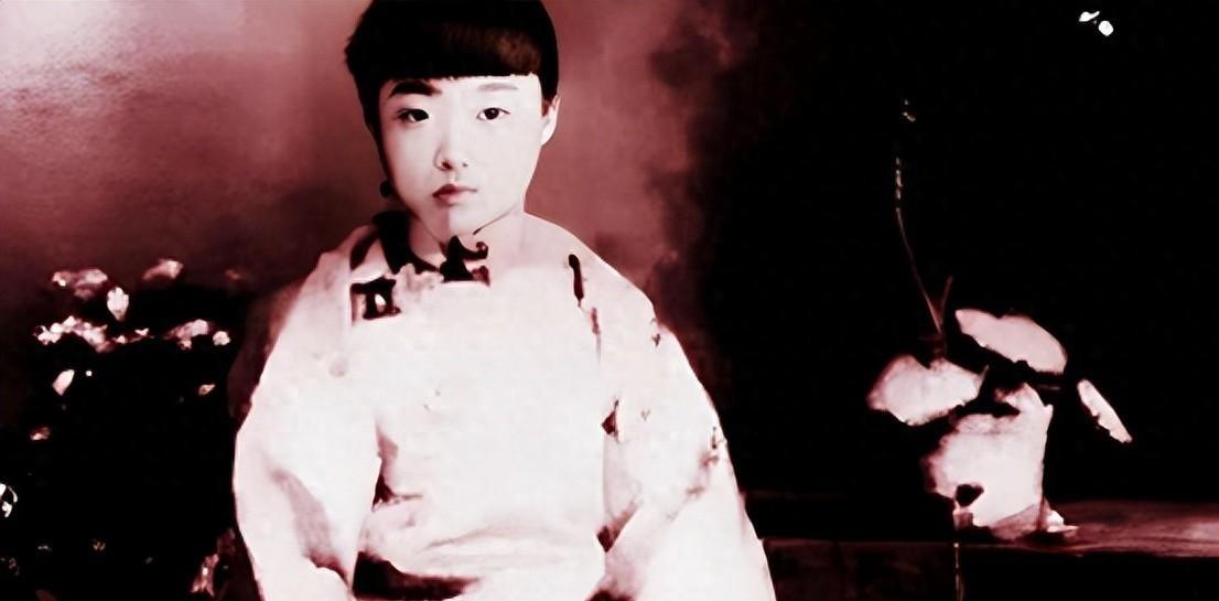 毛泽东始终不忘第一任妻子，离家前特地帮助岳父插秧，还用心关照两位连襟的生活！
1