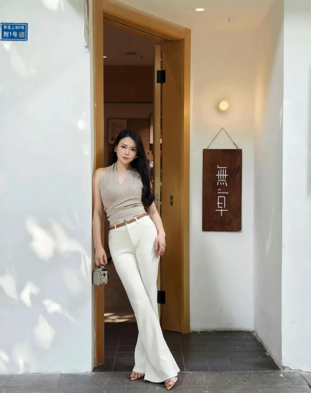 我见众生皆草木，唯有见你是青山～