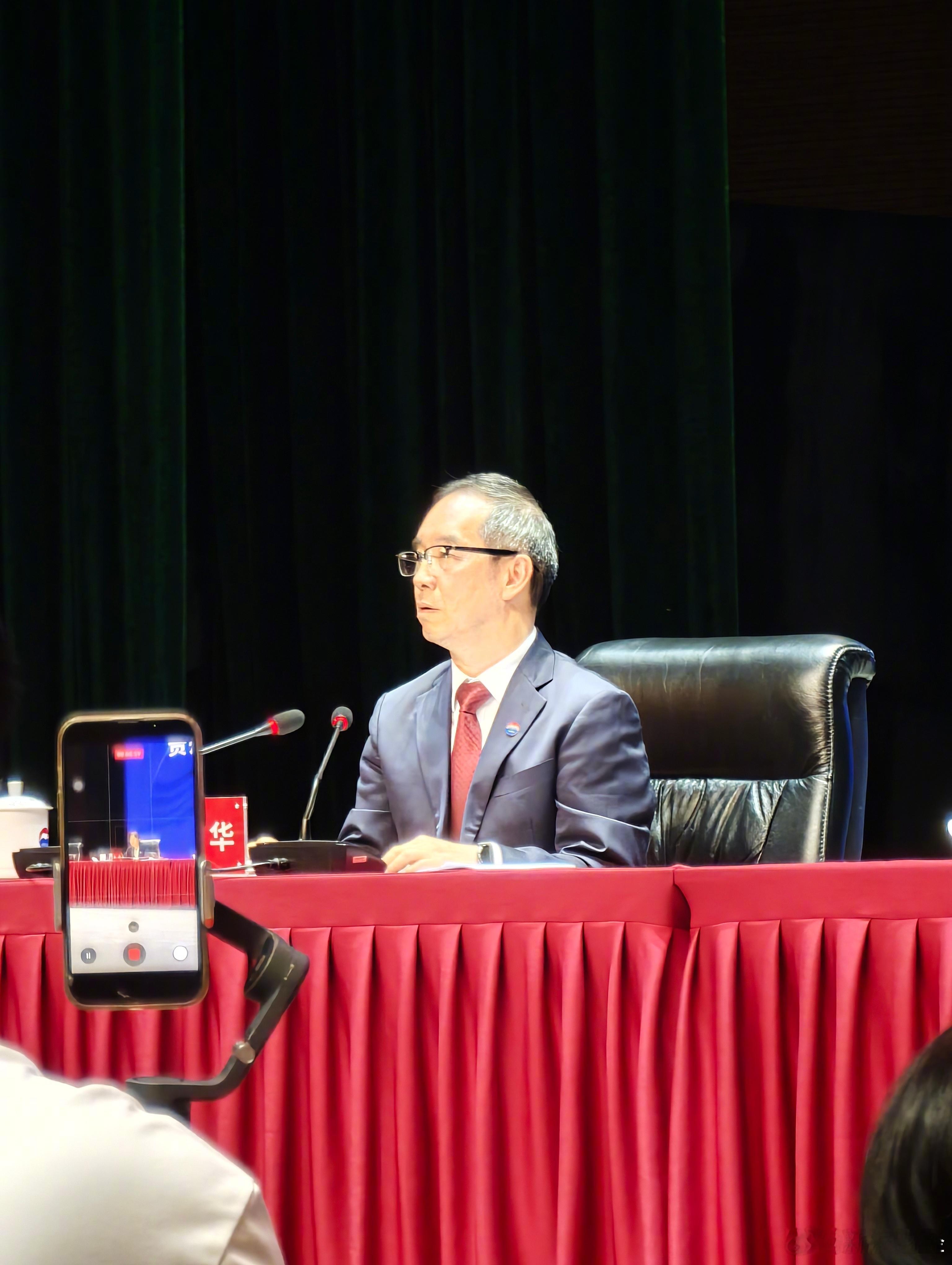 【茅台董事长回应拆股】茅台2025年度股东大会 6月11日，贵州茅台酒股份有限公