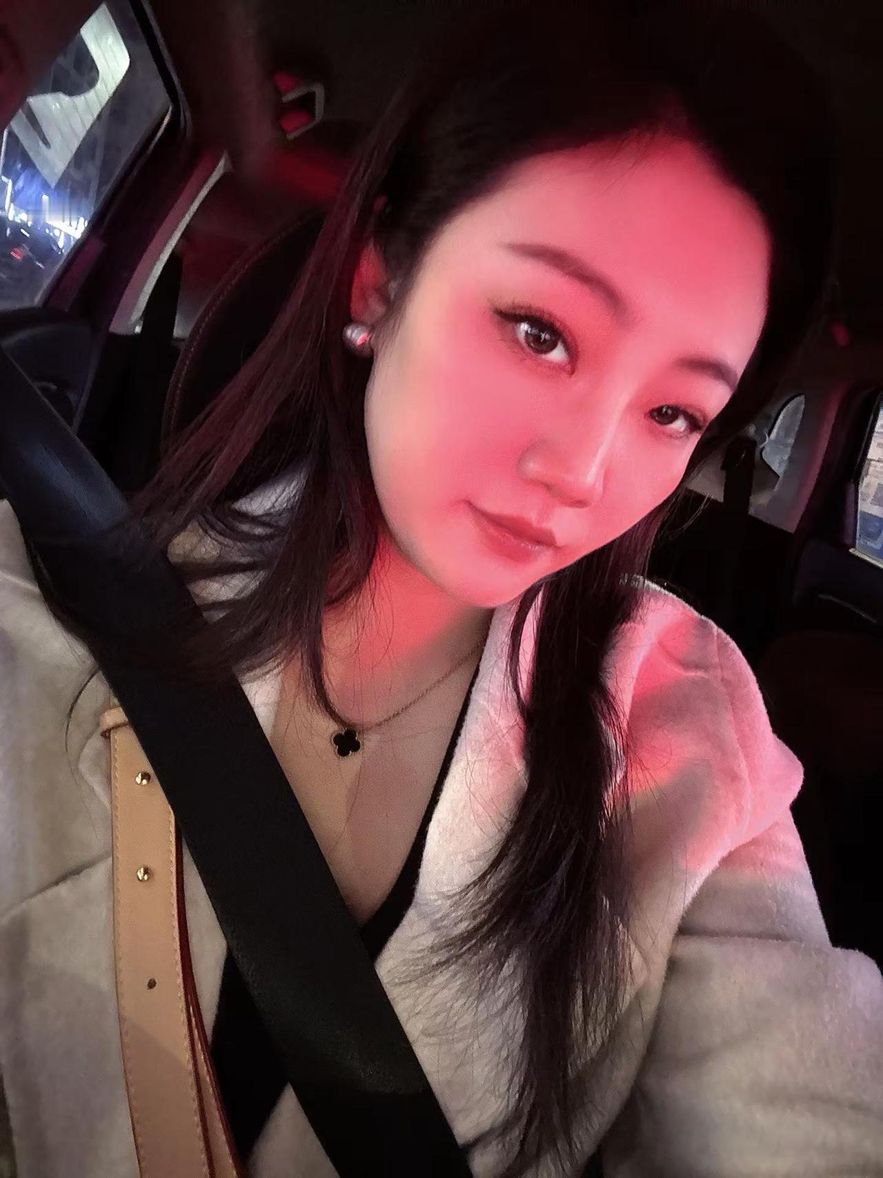 想要踉踉跄跄的扑进你怀里，跟你撒撒娇。胖胖的女孩