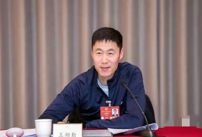 乒协主席王励勤现在会怎么想？应该是极度后悔吧，谁能想到，国乒男团出征伦敦世乒赛，