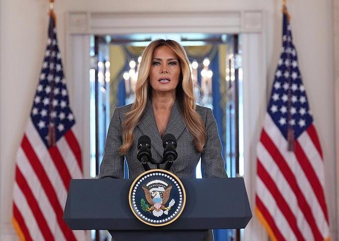 美国第一夫人发表罕见声明：驳斥与爱泼斯坦相关的“所有谣言”，简单点就是三点，一，