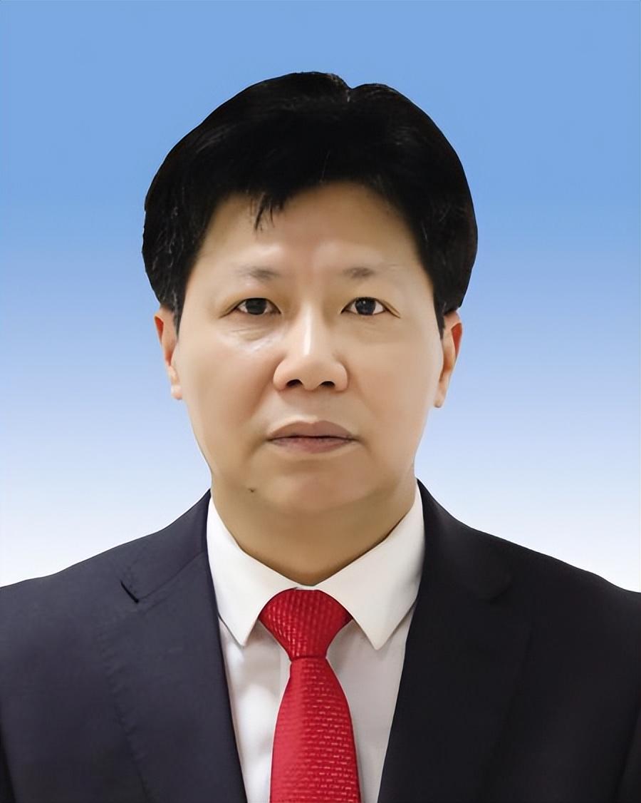 吉安市的王大胜，仕途中有2步令人侧目


1969年出生的王大胜，仕途起步于中学