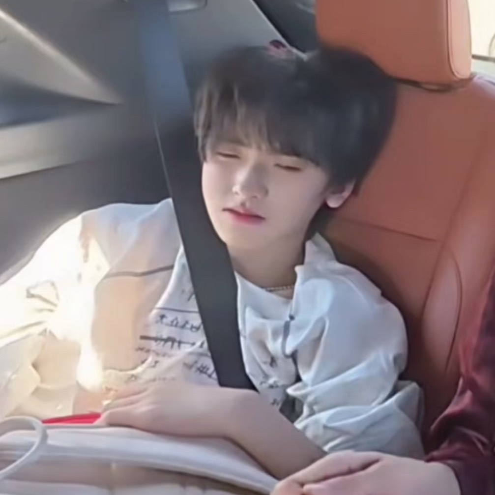 ：今晚能不能做到早睡：能 