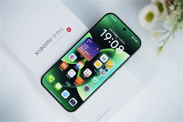 妙享背屏秒变游戏掌机！小米17 Pro图赏