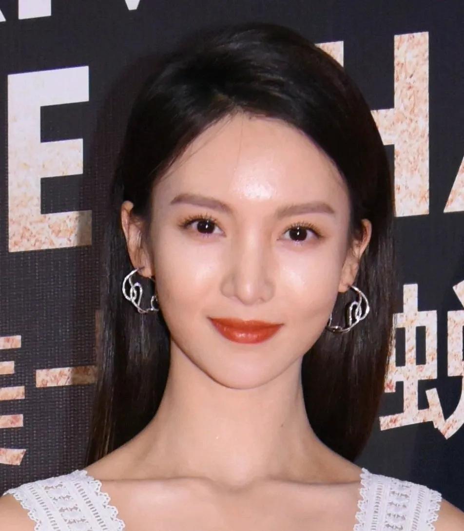 真是越来越不喜欢金晨了。感觉她的演技退步的不是一星半点。
不明白金晨弄完脸，为啥