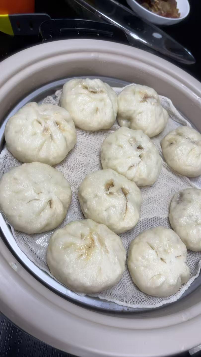 人真的需要鼓励。昨天发了婆婆卤鸡腿，很多人说看着就卤得不错。今天婆婆继续做起来了