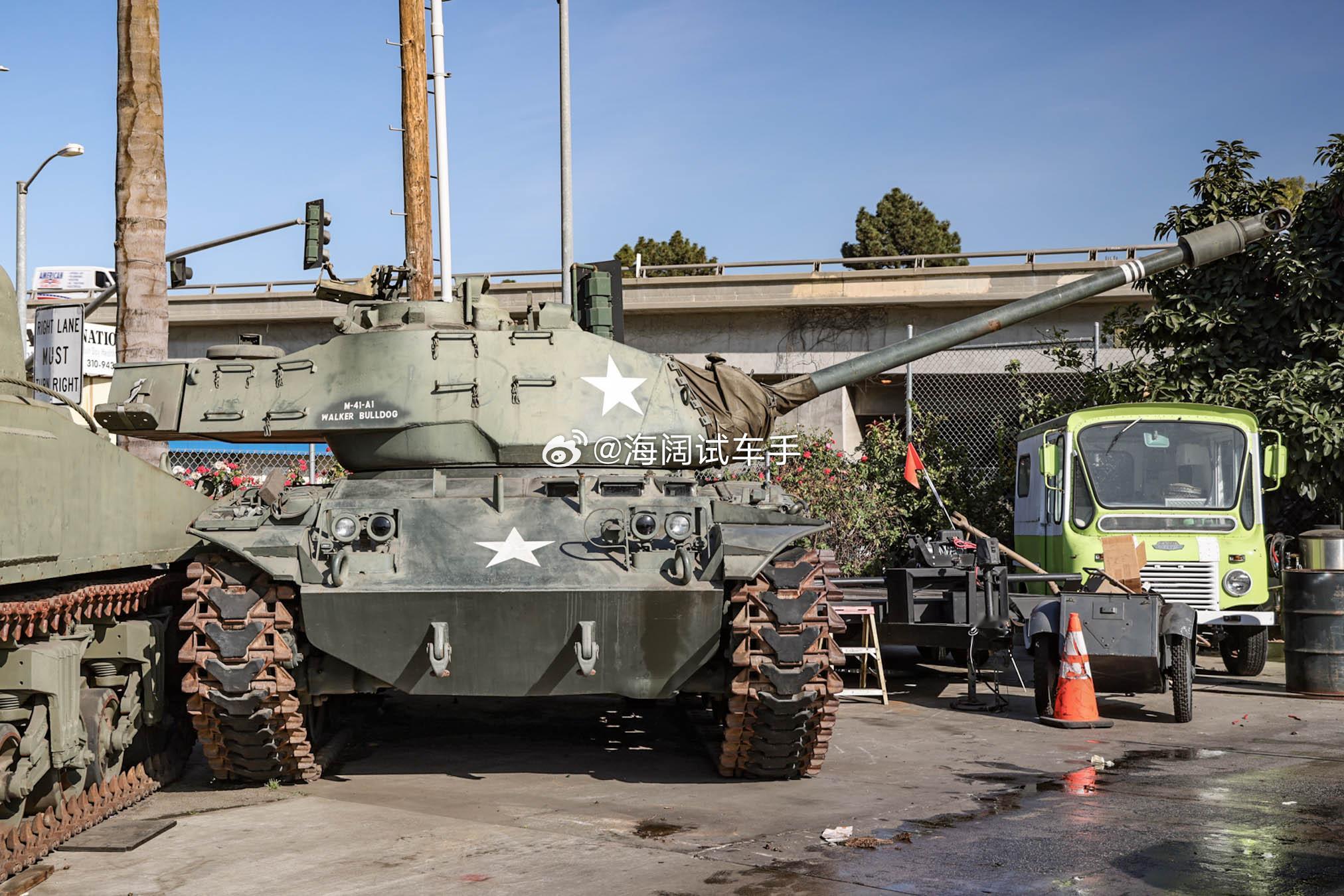 M41A1，这玩意算是吸取了抗美援朝挨打的教训研发的，1953出厂服役，说是跑了