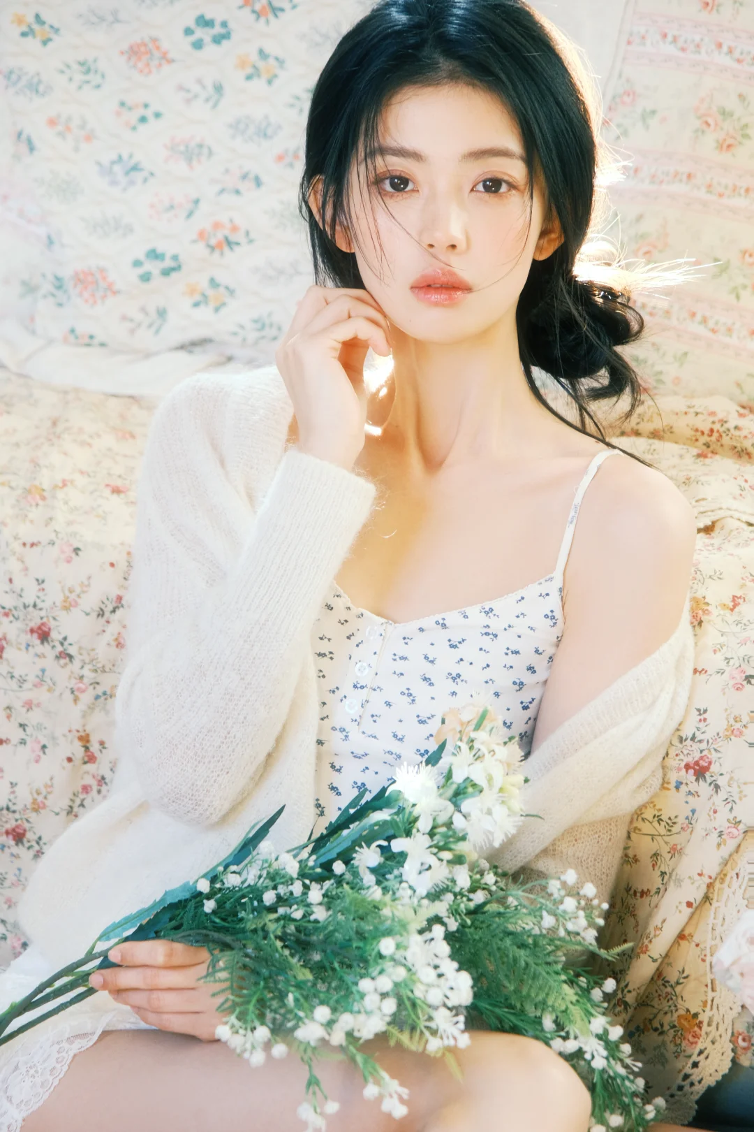 被风吹了一半的发梢🍃