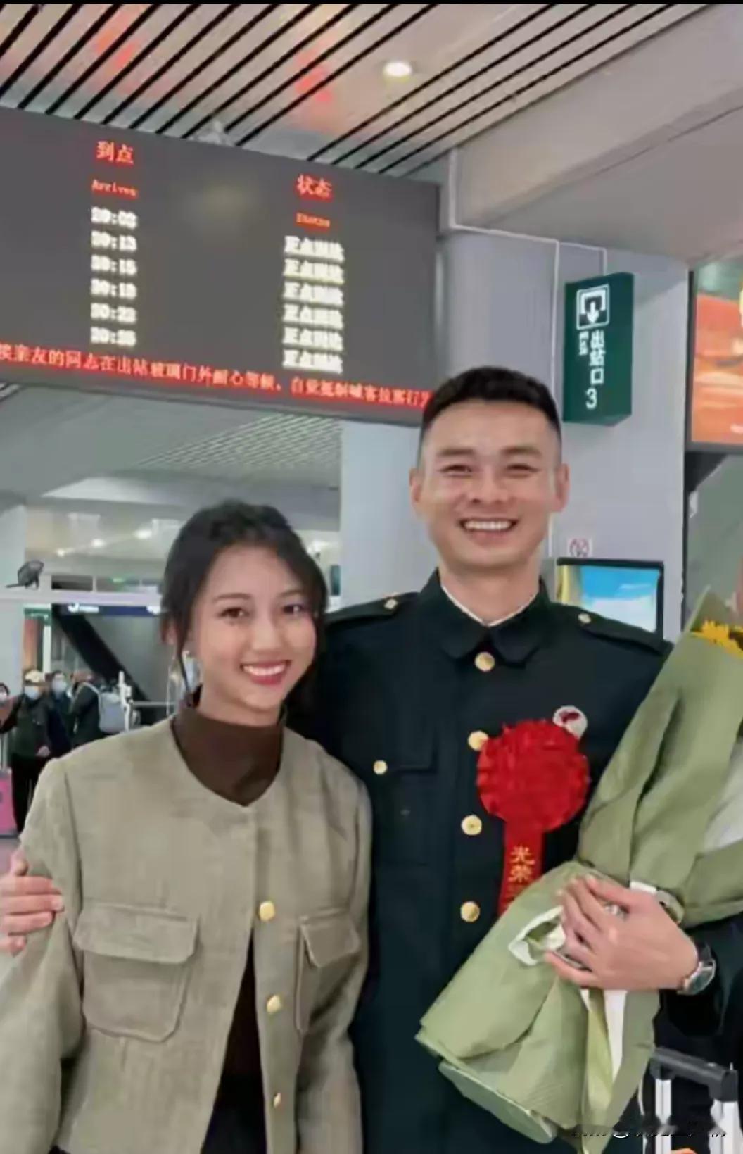 刚入职新公司老板就看上我了，想让我做他家儿媳妇，说他儿子很优秀，是个军人，于是就