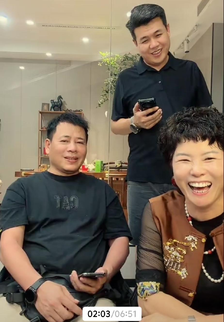 豪横姐彬哥赣州探访老温！低调多日的他，原来事业爱情双丰收

豪横姐与彬哥参加完赣