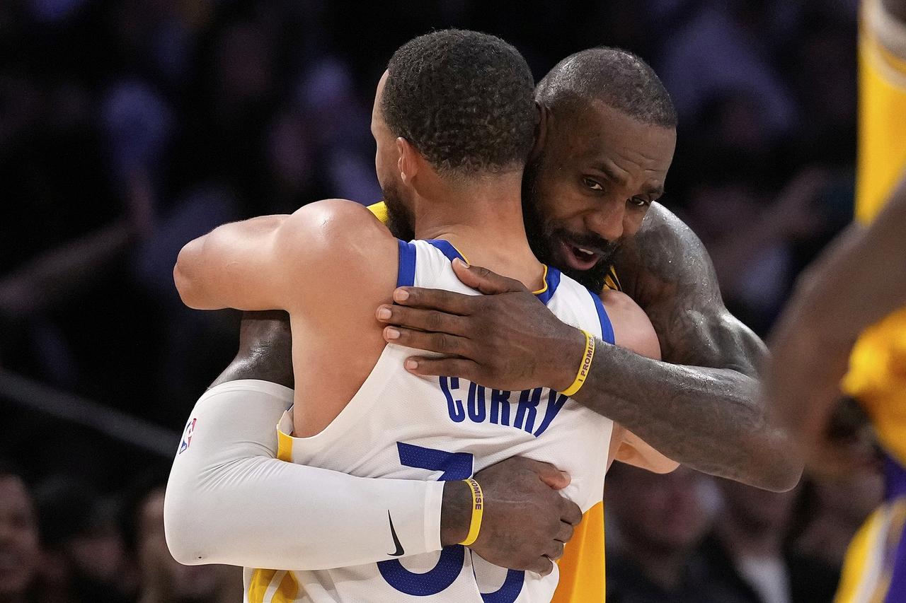 追梦谈NBA新门面：
“詹、库设定的标准太高了，我不知道还有谁能接班联盟门面，还