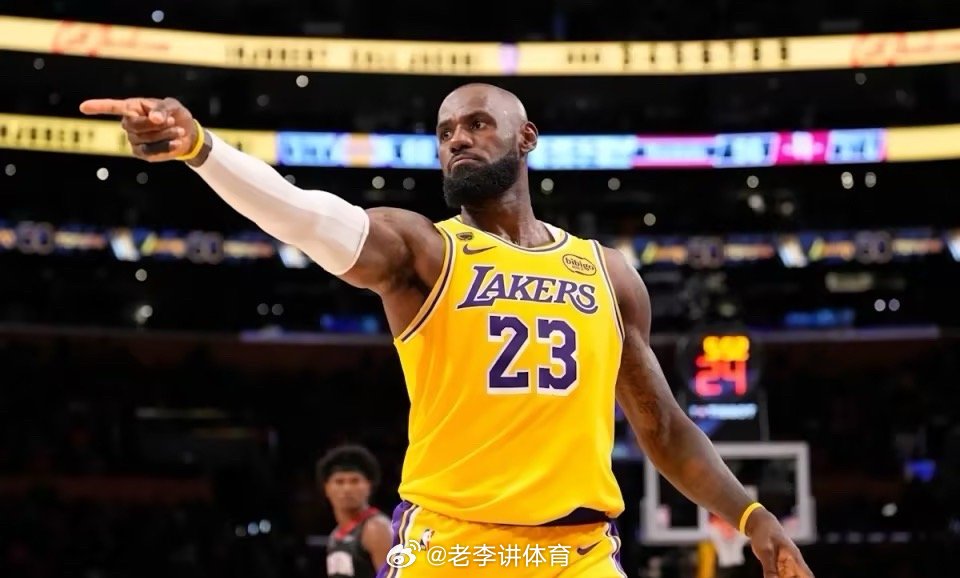 北京时间5月22日，詹姆斯以自由球员身份进入休赛期，完全掌握自己下一站的选择权。