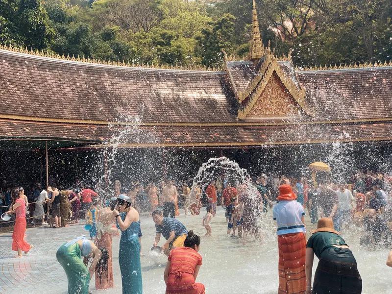 媒体：泼水节不是“围追堵截”！

泼水节，本是傣族等少数民族辞旧迎新、互赠吉祥祝