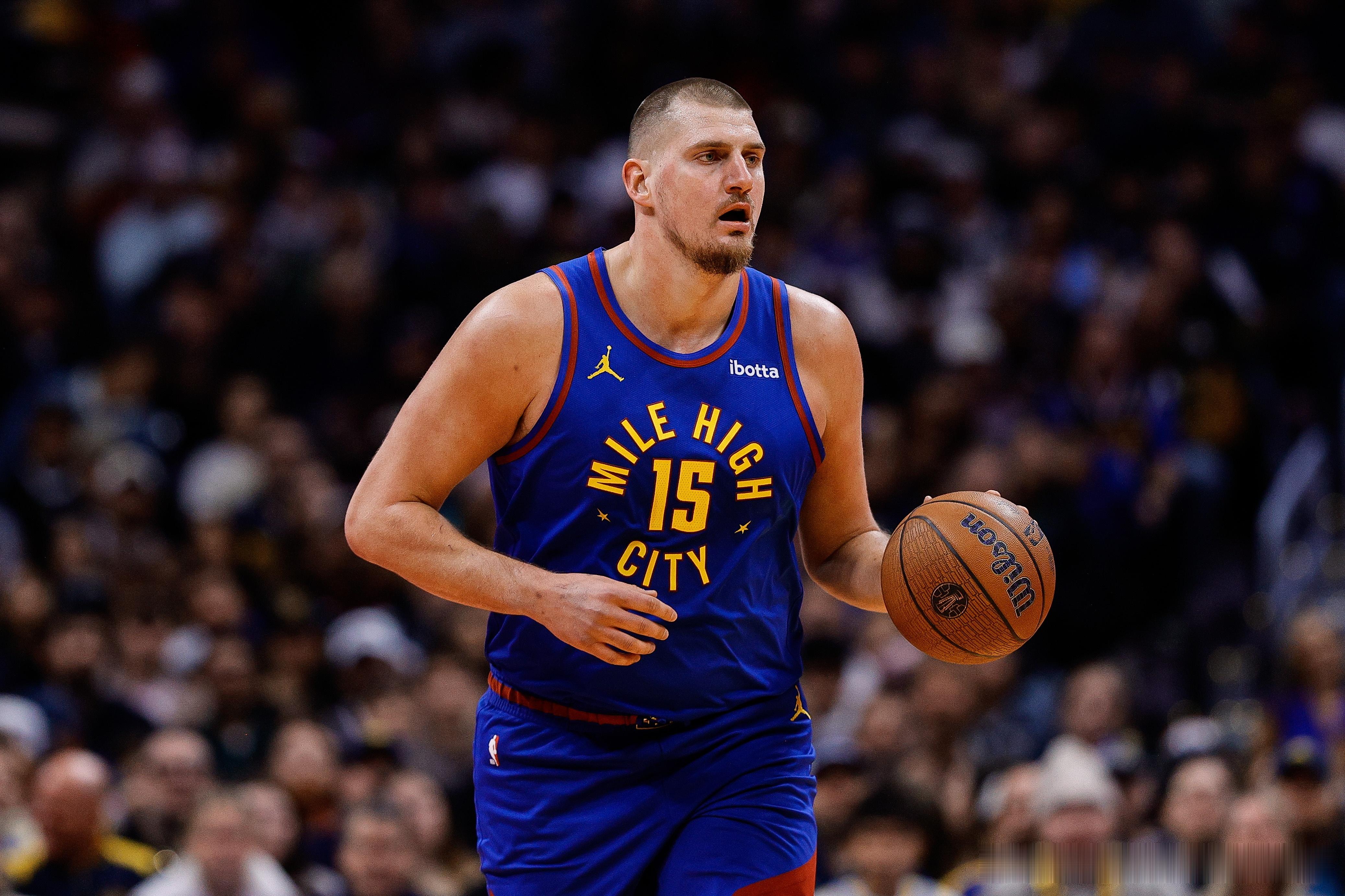 NBA圣诞大战，掘金142-138力克森林狼。本场，约基奇出战43分钟，投篮21