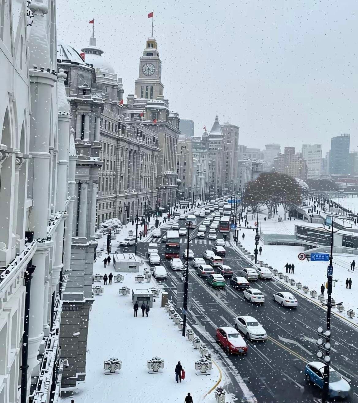 他朝若是同淋雪，此生也算共白头。“当我对所有事物都厌倦的时候，我就会想起你，想你