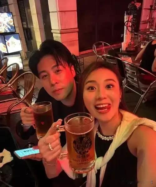 1场求婚官宣，闹出全网认错人的趣味乌龙
 
浪漫小船搭配璀璨钻戒，甜蜜的订婚喜讯