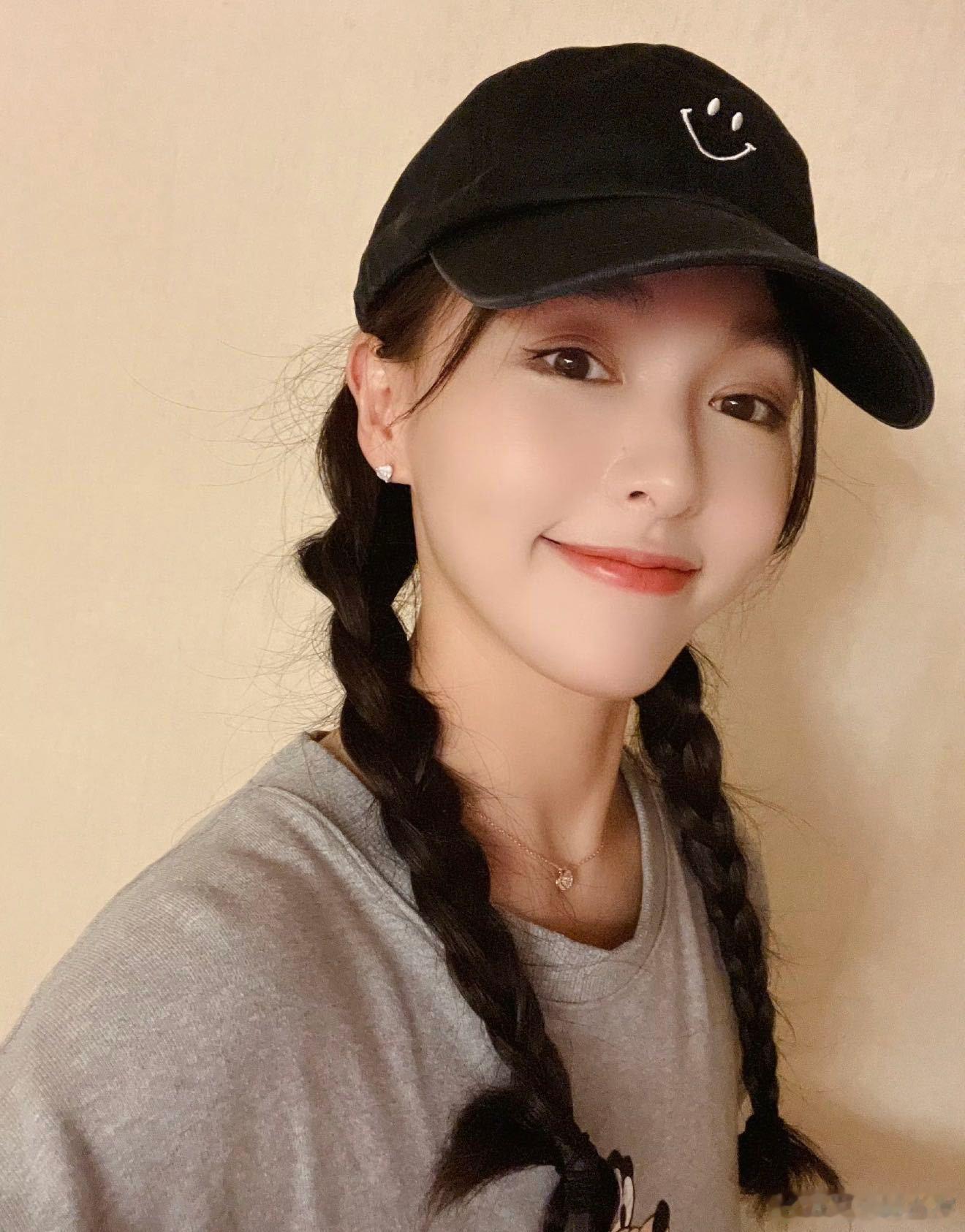 唐嫣回应爱情三部曲唐嫣希望被角色的光芒照耀坦言先成为自己才能和世界更好连接，谁懂