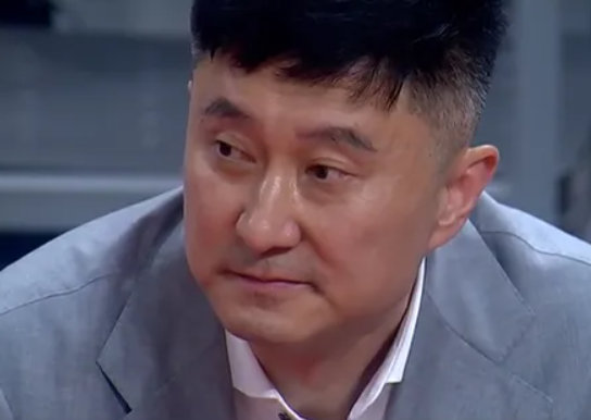 杜锋回归执教第一场就被大逆转，前一场外教带队获胜