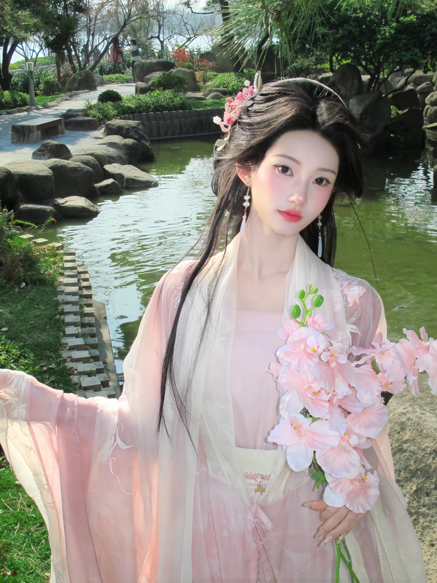 “师姐修的可是无情道”
