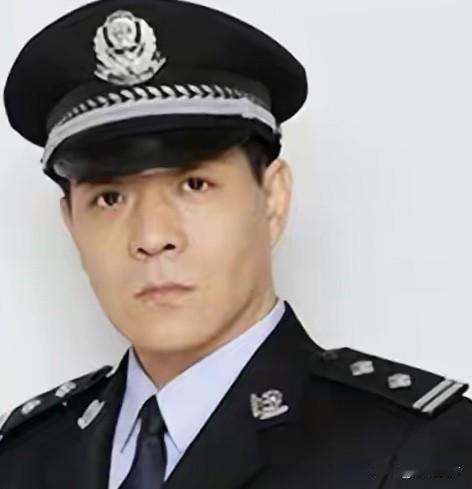 1963年，出生在天津的他，毕业于中央戏剧学院，专业底子相当扎实。1987年进入