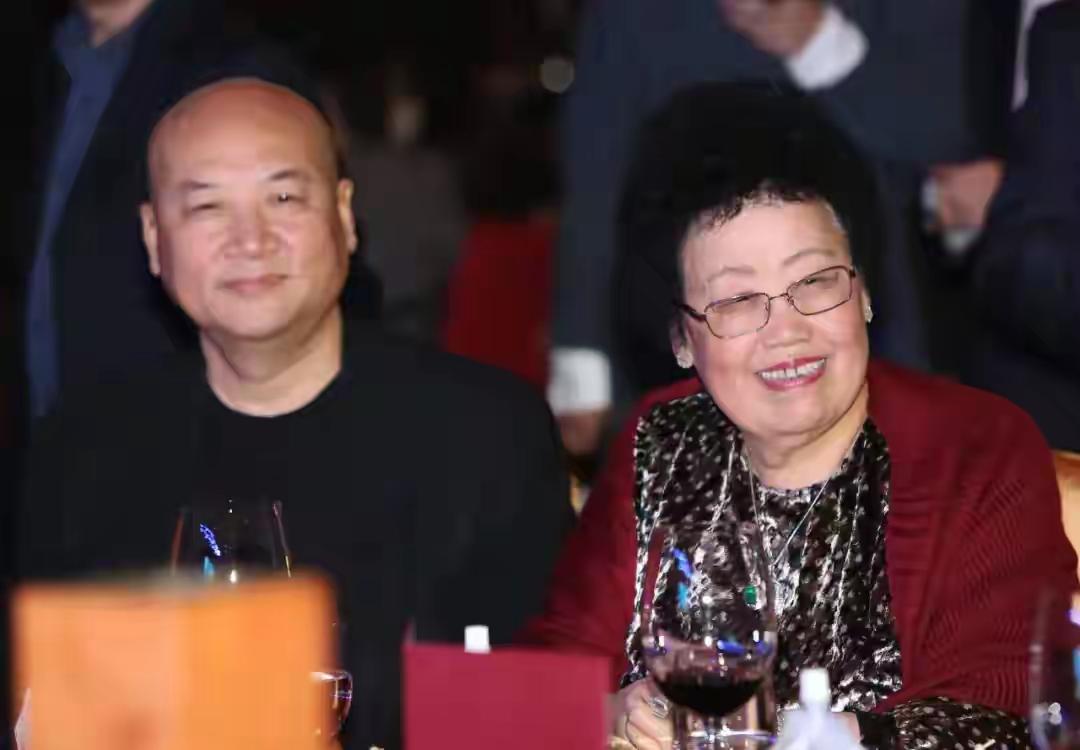 哎哟！陈丽华可是唐僧的粉丝啊！《西游记》让迟重瑞找到了陈丽华这个人生的伴侣。实打