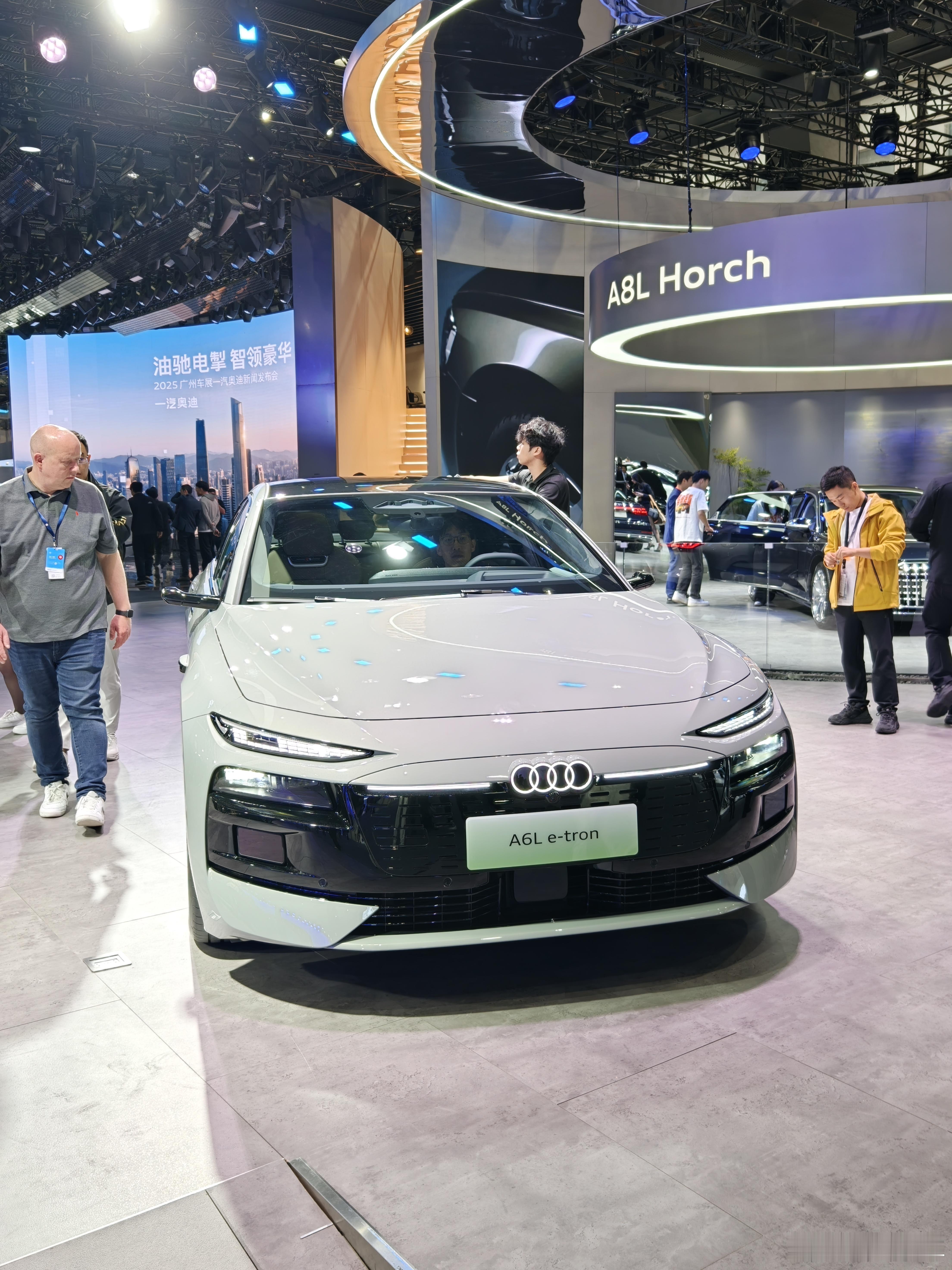 你管这叫a6呢，除了后排还是陡且直和a6l该有的气质没有任何关系。 