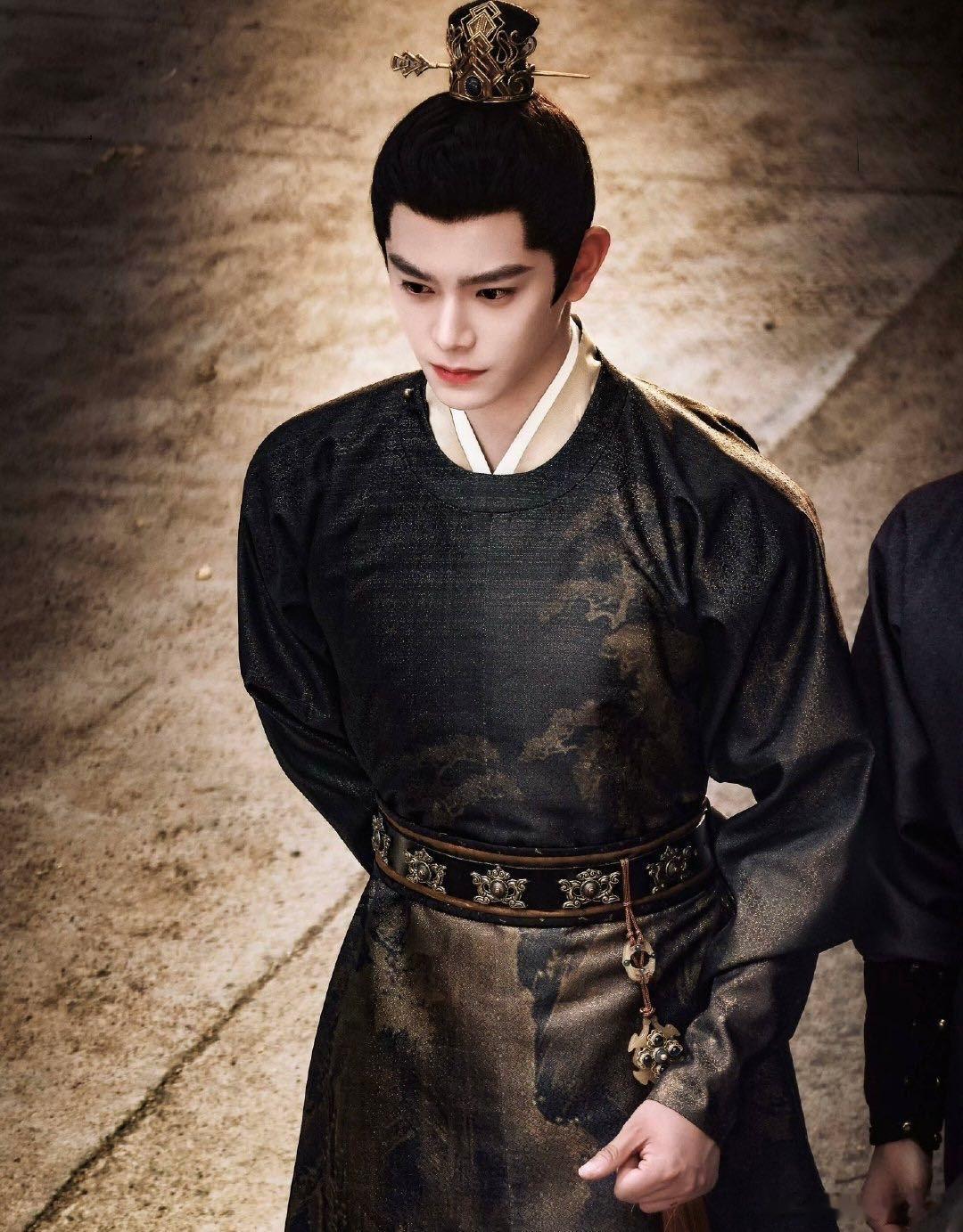 丁禹兮解读卫韫侠义内核太戳心啦！他将卫韫文戏里的细腻情感与武戏中的磅礴气势完美融